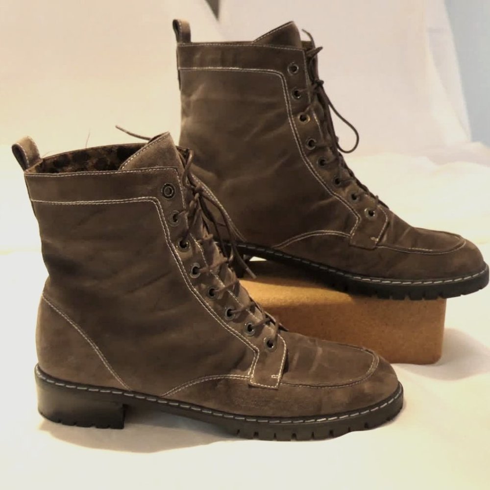 Stuart Weitzman Size 10 Brown Suede Lace up Booties